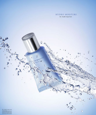 Y368水潤美妝護膚品PSD合成海報水元素產(chǎn)品宣傳平面廣告模板素材